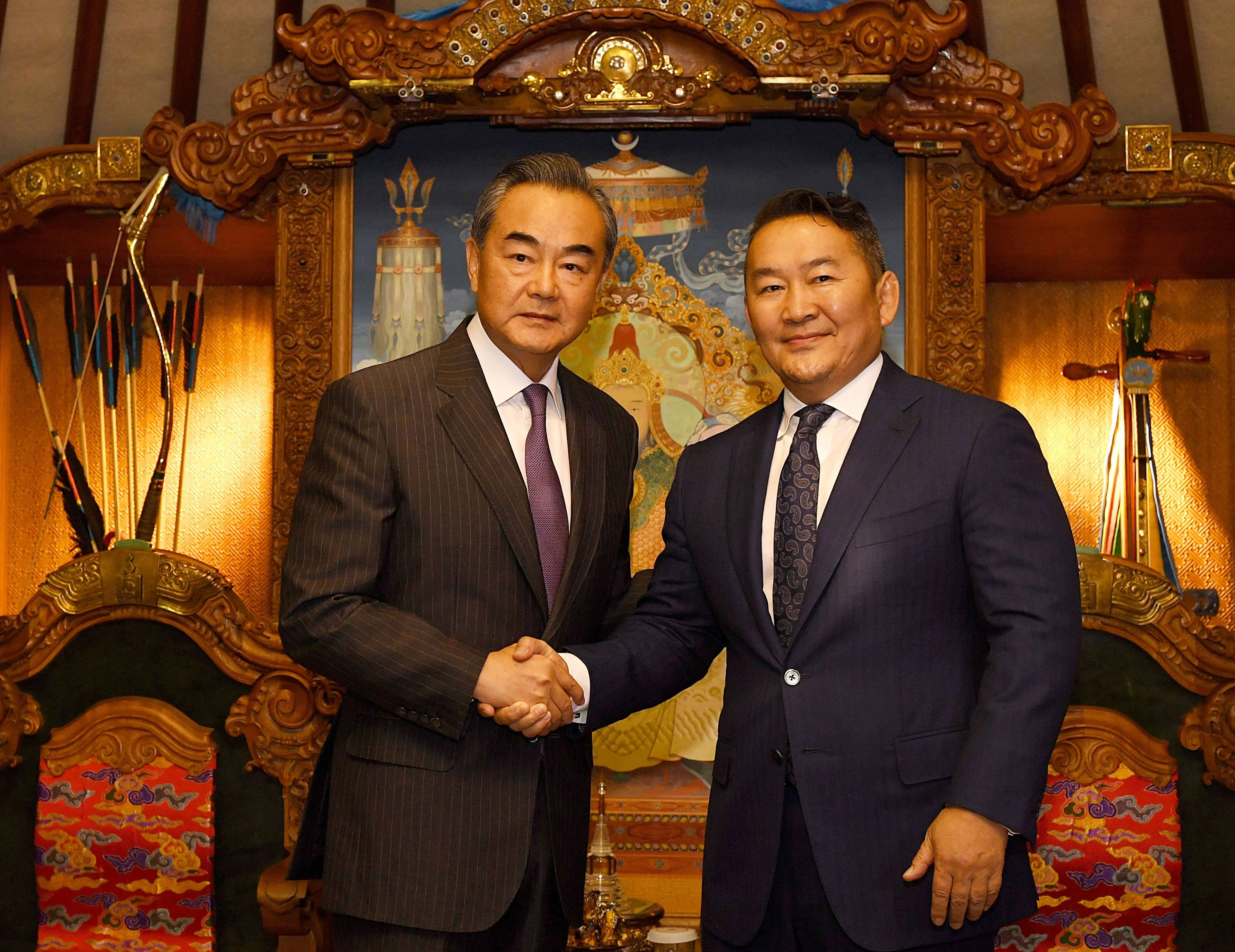 legacy:upload/images/ni/2020/09/15/Wang YI battulga-084339-1754950713.jpeg