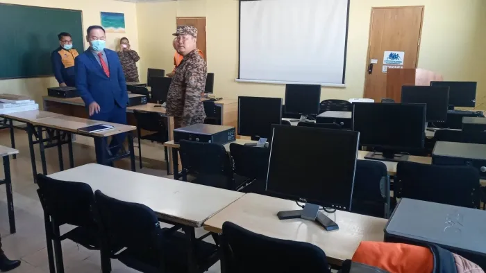 421 дүгээр нээлттэй хорих ангид 10 ширхэг компьютер хүлээлгэн өгчээ
