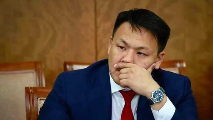 Төрийн түшээдийн айдас эрсдэл болон хувирна