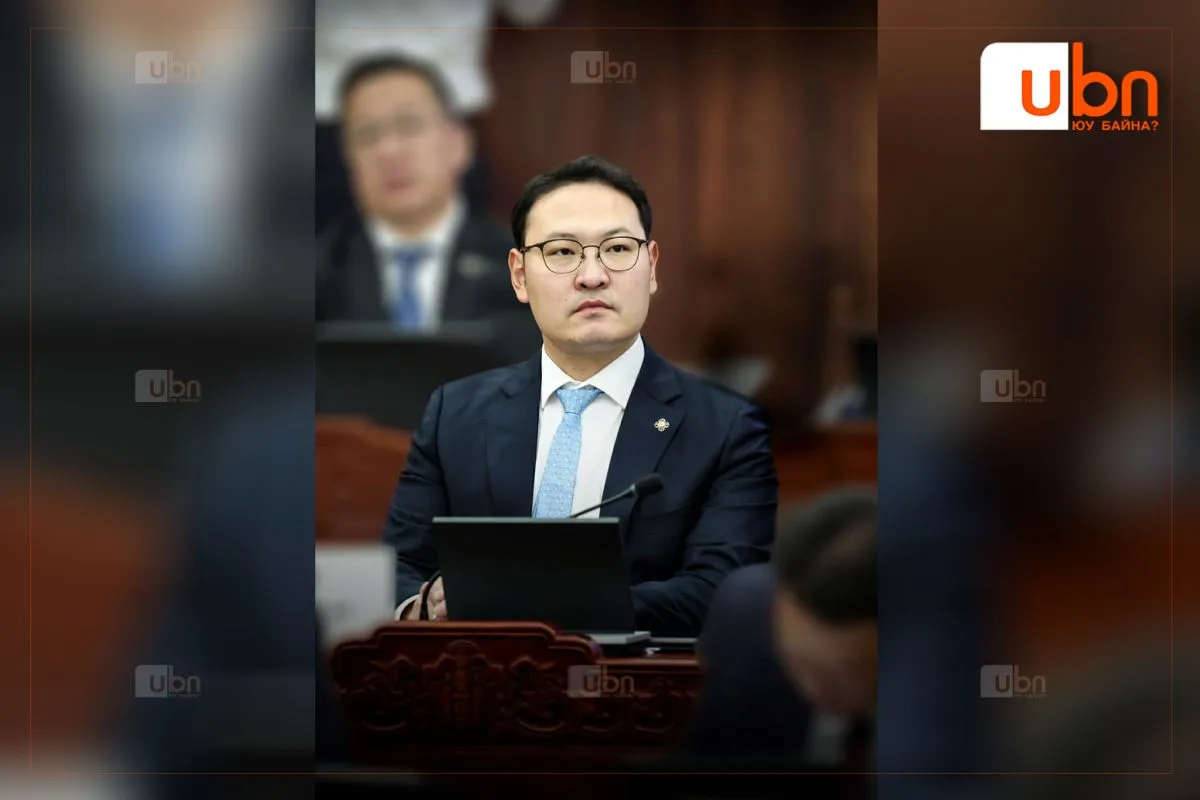 Үнэт эдлэлийн дэлгүүрээс 360 сая төгрөгийн үнэт эдлэл хулгайлсан 22-24 насны этгээдүүдийг баривчиллаа
