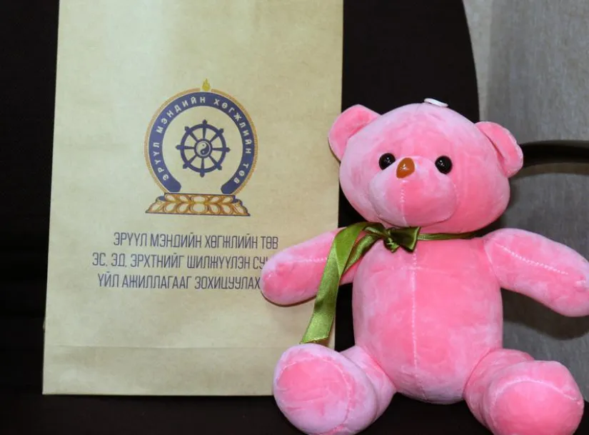Донор болохоо зөвшөөрсөн иргэдэд карт гардууллаа