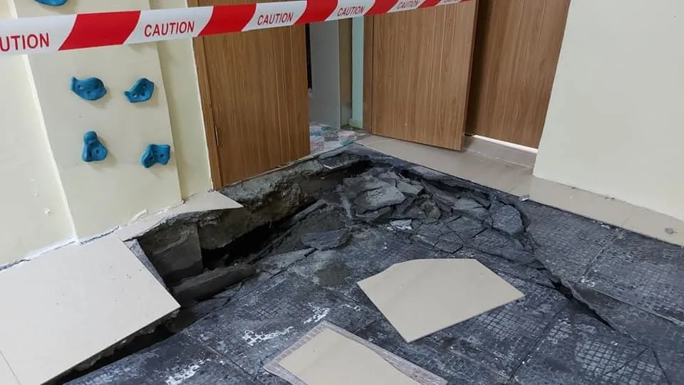 Орхон аймгийн 17 дугаар сургуулийн өргөтгөлийн барилга цуурч, нуралт үүсчээ