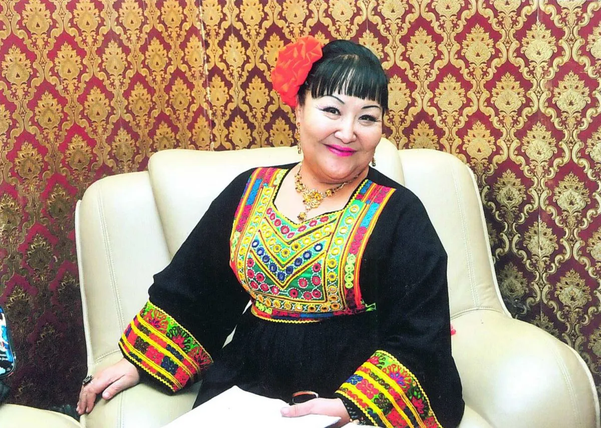 Л.Чаминчулуун: Намайг өсгөж төрүүлсэн ижий аав, 50 жил буруутай зөвтэй нь хайрласан миний хань тэнгэрээс харж байгаа