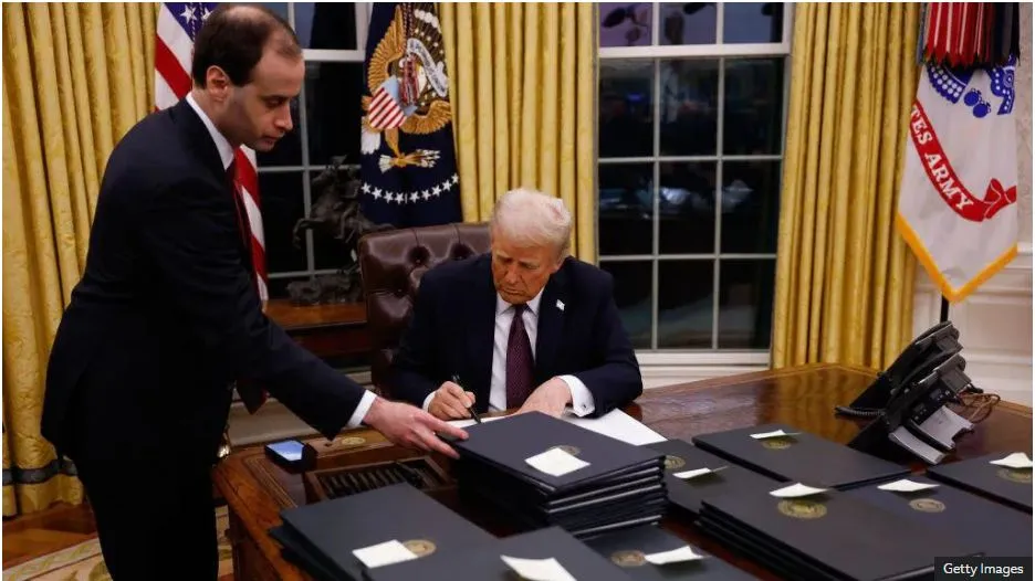АНУ-ыг ДЭМБ-аас гаргах тогтоолд Доналд Трамп гарын үсэг зурлаа