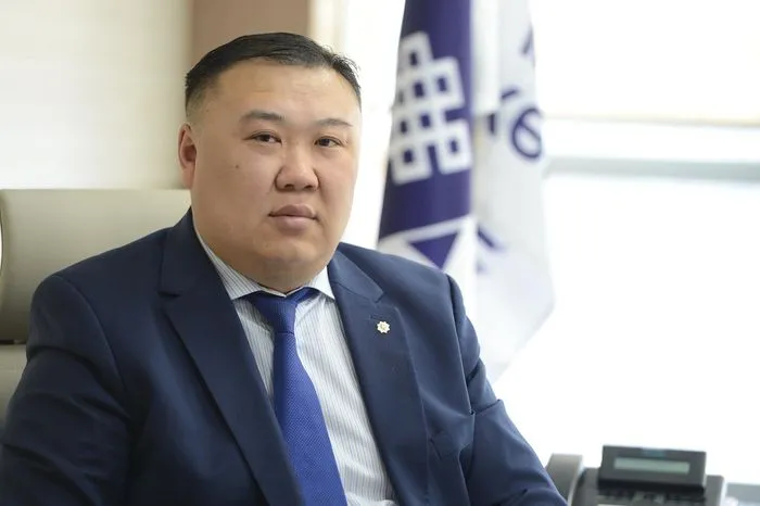 Б.Чойжилжалбуу: Ажлын бус цагаар үйлдэгддэг арга хэмжээнд миний бие арай дүү нь болохоор бэлэг дурсгалд явах, сөн түшдэг байсан