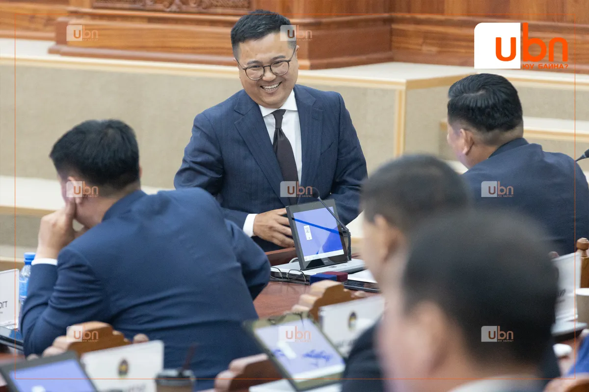 ЧУУЛГАН: Тендерийн тухай хуульд нэмэлт өөрчлөлт оруулах хуулийн төслийг ЗГ-т буцаахыг П.Сайнзориг, Д.Рэгдэл нараас бусад нь дэмжсэнээр БУЦААГДЛАА