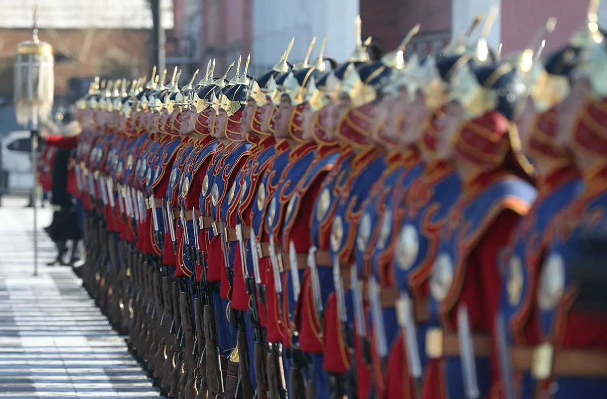 Д.Сүхбаатарын хөшөөнд цэцэг өргөж, Их эзэн Чингис хааны хөшөөнд хүндэтгэл үзүүллээ
