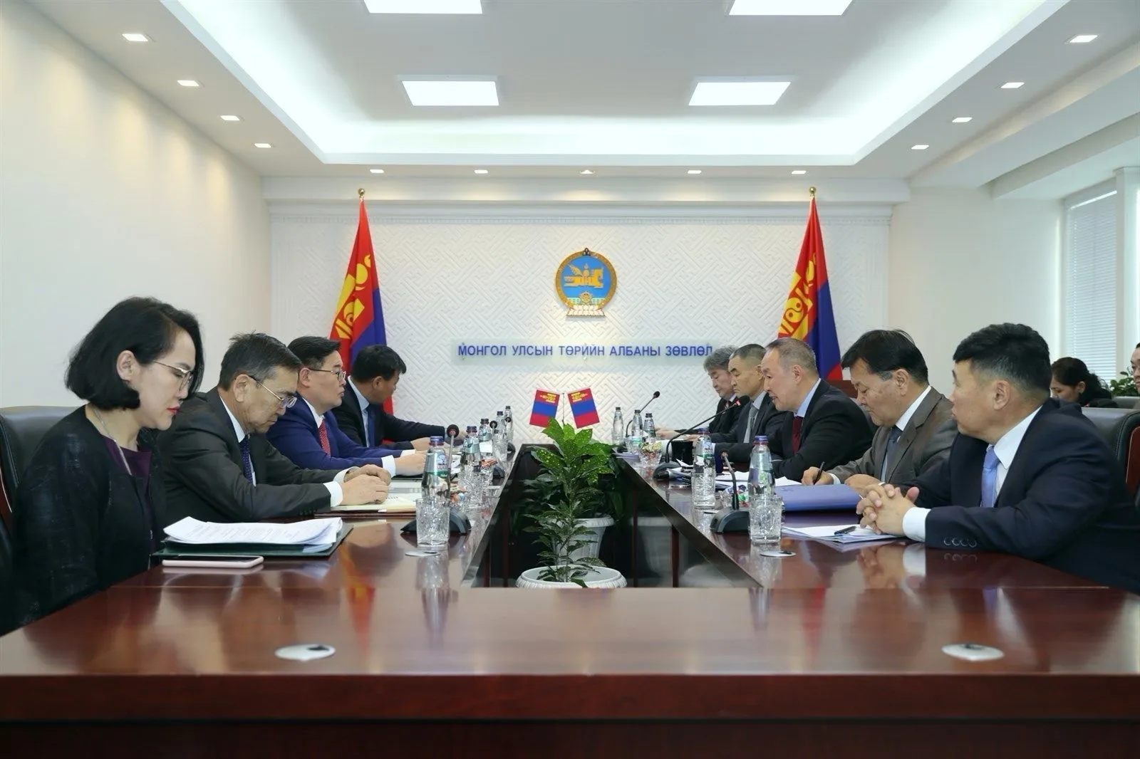 Өнгөрсөн онд Төрийн албан хаагчийн буруутай үйл ажиллагаанаас үүдэн улсад 810 сая төгрөгийн хохирол учирчээ