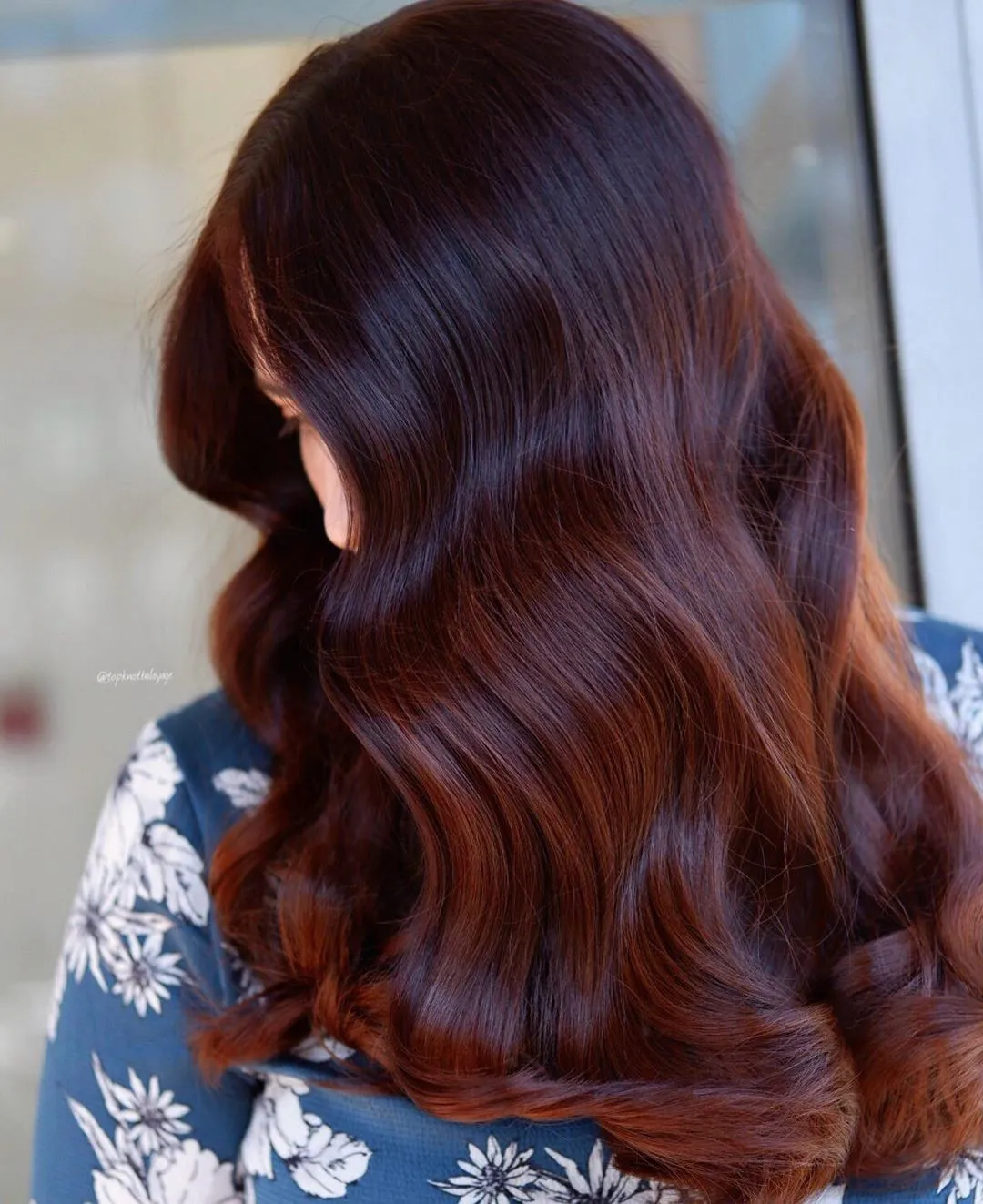 legacy:upload/images/ni/2020/10/17/20-dark-chocolate-hairstyle-B7n1ewiAqqV-020439-493061796.jpeg