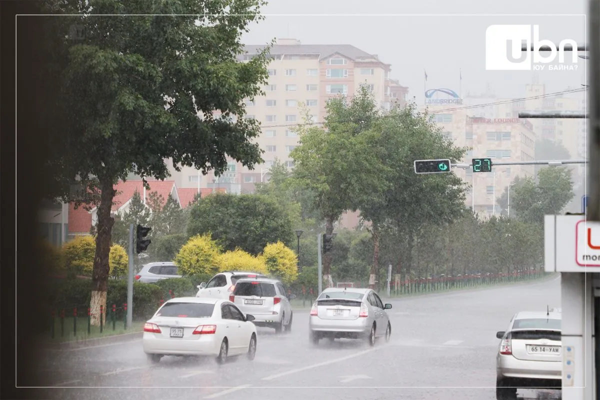 Улаанбаатарт 20 хэм дулаан, бага зэргийн аадар бороотой