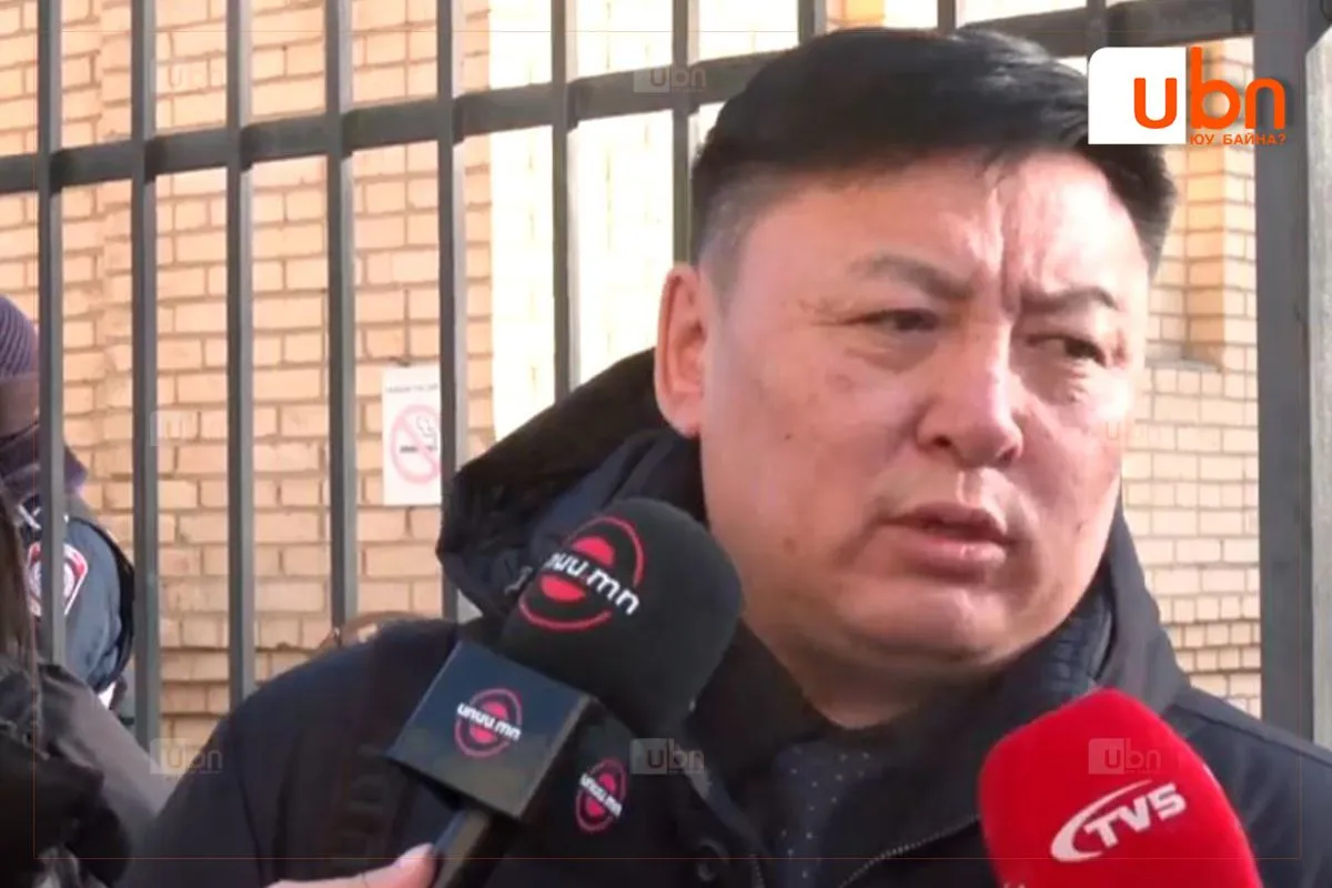 ХОХИРОГЧИЙН ӨМГӨӨЛӨГЧ: Гэм буруугийн хурал завсарлаж, шүүгчид зөвлөлдөх тасалгаа руу орлоо