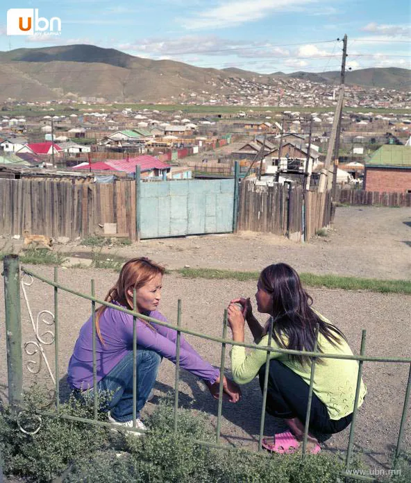 legacy:resources/images/photo_content/Two Women Talking 10988-GG0805-2020-09-05-105336-1049677166.jpeg
