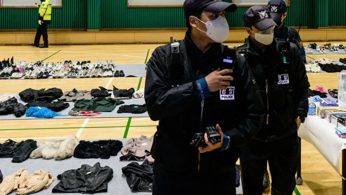 legacy:solongos/itaewon/221101161554-01-seoul-belongings.jpg