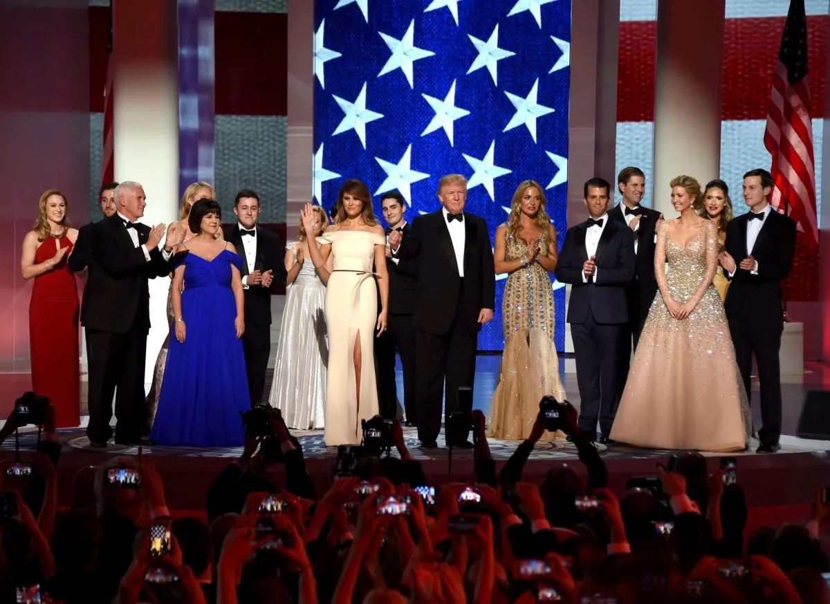 Доналд Трампын тангараг өргөх ёслолын ажиллагаа гурван гол “Inaugural Ball” арга хэмжээгээр үргэлжилж байна